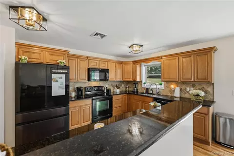 Kitchen - 18 Hickory Pl, Wallkill, NY 10941 photo 2 of 4