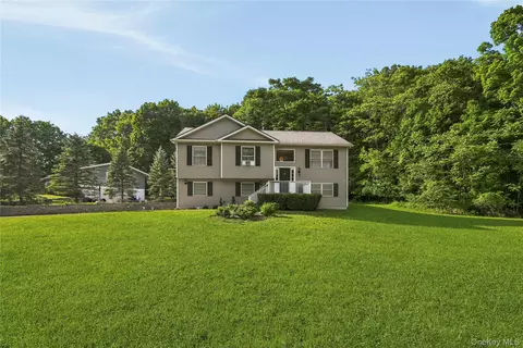 Exterior - 18 Hickory Pl, Wallkill, NY 10941 photo 2 of 8