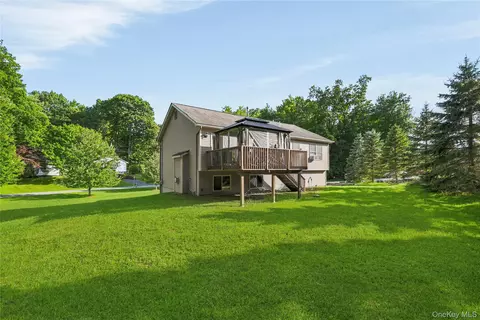 Exterior - 18 Hickory Pl, Wallkill, NY 10941 photo 7 of 8