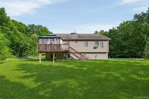Exterior - 18 Hickory Pl, Wallkill, NY 10941 photo 8 of 8