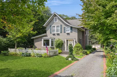 200 Greene Ave, Sayville, NY 11782