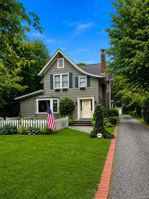 200 Greene Ave, Sayville, NY 11782