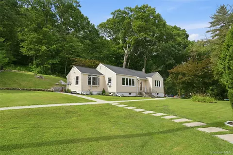 233 Hilltop St, Mahopac, NY 10541
