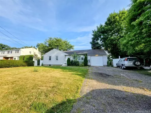 182 New York Ave, Bay Shore, NY 11706