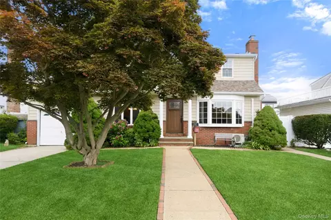 1865 Dover Rd, Wantagh, NY 11793