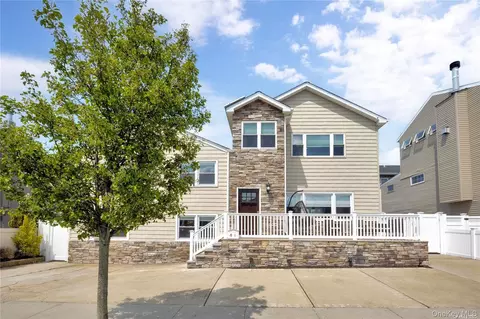 81 Barnes St, Long Beach, NY 11561