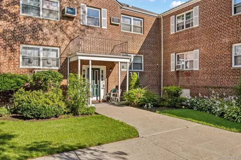 89-20 155th Ave #20, Howard Beach, NY 11414