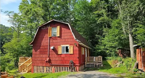9003 County Hwy 28, Hancock, NY 12760