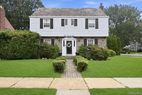 179 Locust St, Floral Park, NY 11001