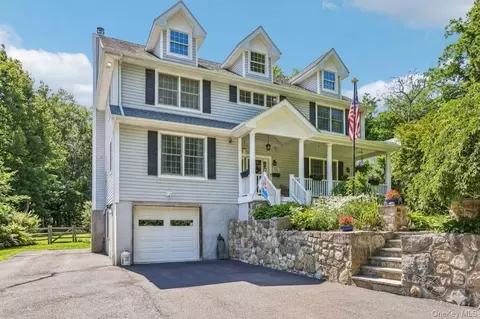 19 Navajo Trl, Ramapo, NY 10974