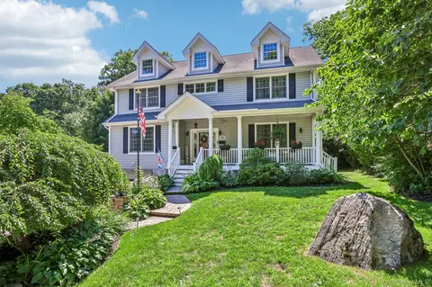 19 Navajo Trl, Ramapo, NY 10974