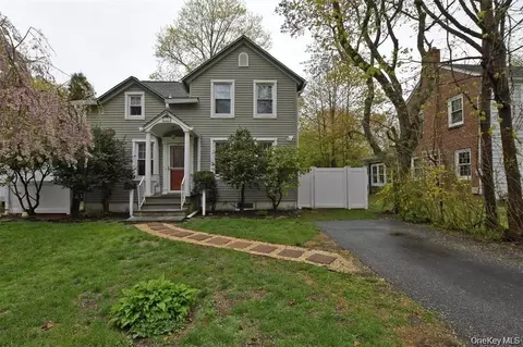144 Division Ave, West Sayville, NY 11796