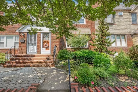 65-30 78th St, New York, NY 11379