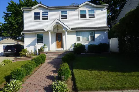 738 Decatur St, Uniondale, NY 11553