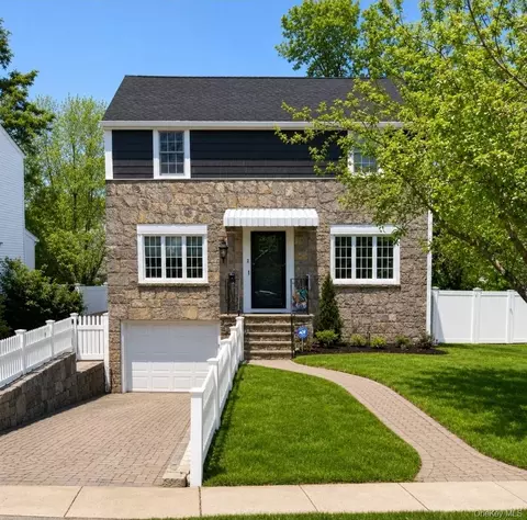 2 Meadow Ln, New Rochelle, NY 10805