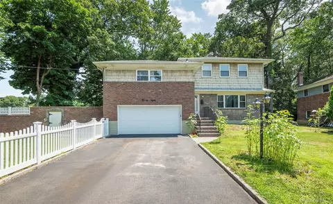 28 Brookdale Rd, Glen Cove, NY 11542