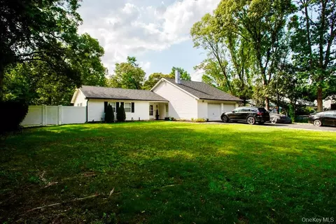 36 Harford Dr, Coram, NY 11727