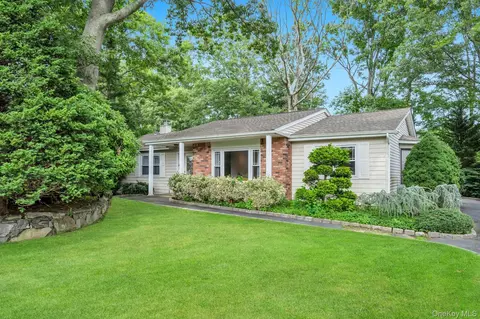 9 Alpine Pl, Lake Grove, NY 11755
