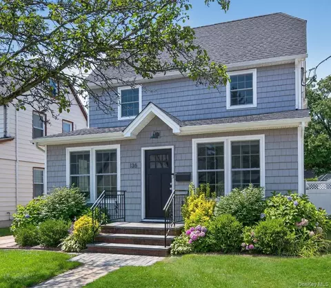 136 Broad St, North Hempstead, NY 11596