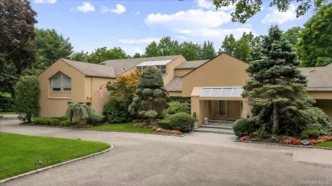 24 Emerson Rd, Glen Head, NY 11545