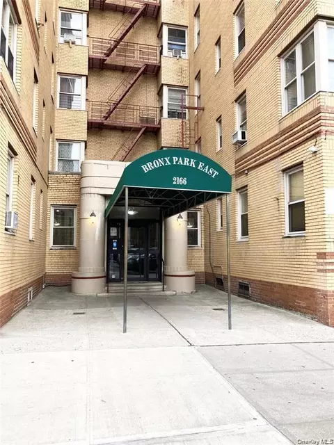 2166 Bronx Park E #6C, New York, NY 10462