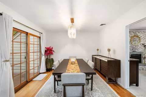 Dining - 19 Eckernkamp Dr, Smithtown, NY 11787 photo 4 of 4