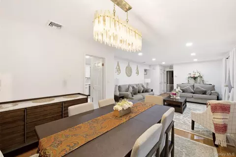 Dining - 19 Eckernkamp Dr, Smithtown, NY 11787 photo 3 of 4