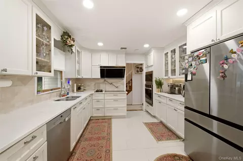 Kitchen - 19 Eckernkamp Dr, Smithtown, NY 11787 photo 3 of 3