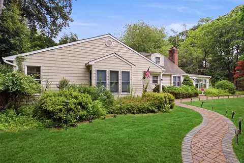 Exterior - 19 Eckernkamp Dr, Smithtown, NY 11787 photo 2 of 6