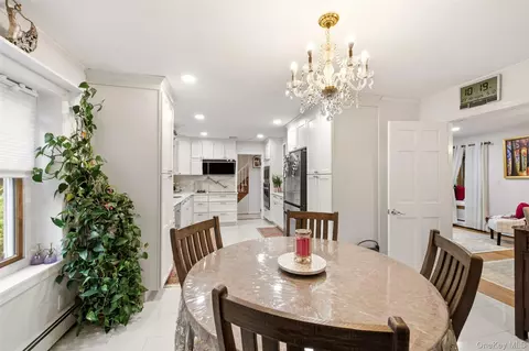 Dining - 19 Eckernkamp Dr, Smithtown, NY 11787 photo 2 of 4