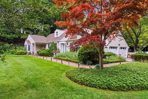 Exterior - 19 Eckernkamp Dr, Smithtown, NY 11787 photo 4 of 6