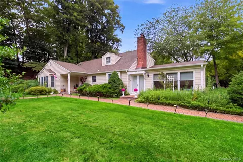 Exterior - 19 Eckernkamp Dr, Smithtown, NY 11787 photo 3 of 6