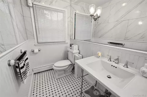 Bath - 19 Eckernkamp Dr, Smithtown, NY 11787 photo 1 of 4