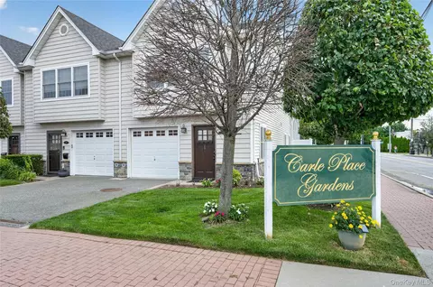 1 Koch Pl, North Hempstead, NY 11514