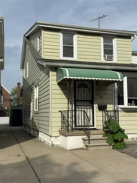 2042 Colonial Ave, New York, NY 10461
