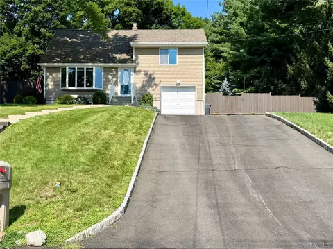 37 Mckinley St, Orangetown, NY 10965