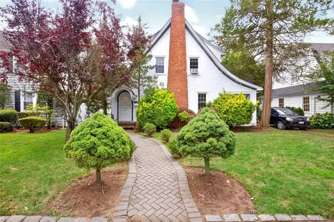81 Chatham Pl, West Hempstead, NY 11552