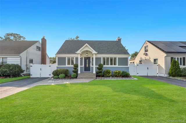 5 Sunset Ave, Farmingdale, NY 11735