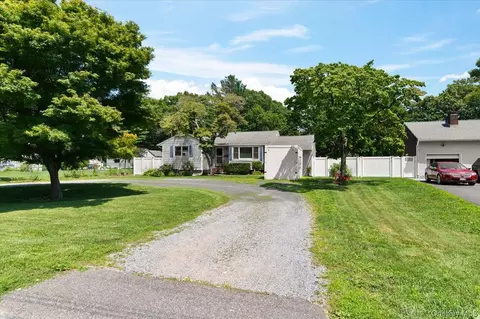 101 Lake Ave, Saint James, NY 11780