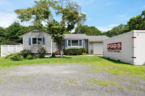 101 Lake Ave, Saint James, NY 11780