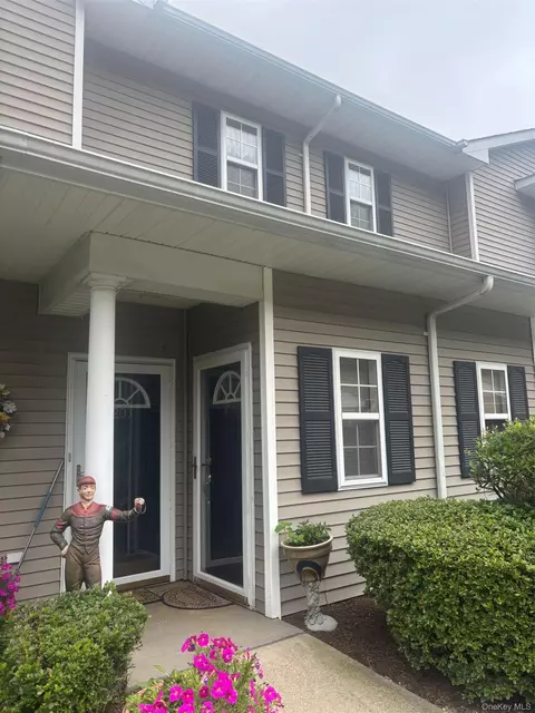 1204 Aerie Way #1204, East Quogue, NY 11942