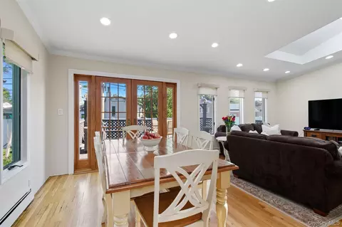 Dining - 17 Willben Ln, Plainview, NY 11803 photo 3 of 3