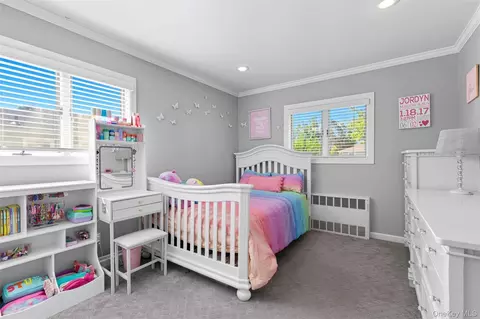 Bedroom - 17 Willben Ln, Plainview, NY 11803 photo 2 of 5