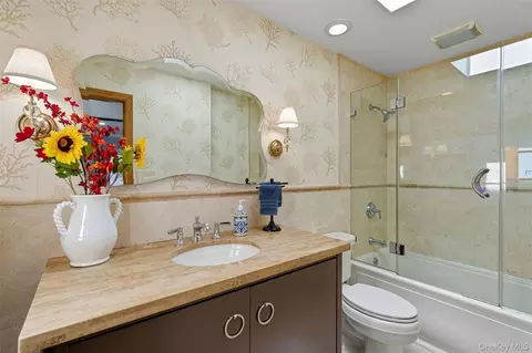 Bath - 17 Willben Ln, Plainview, NY 11803 photo 1 of 2
