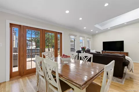 Dining - 17 Willben Ln, Plainview, NY 11803 photo 2 of 3
