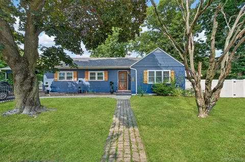 249 Bay Shore Rd, Bay Shore, NY 11706