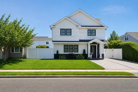 247 Forest Ave, Massapequa, NY 11758