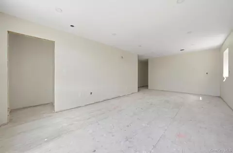957 E 229th St, New York, NY 10466 photo 16