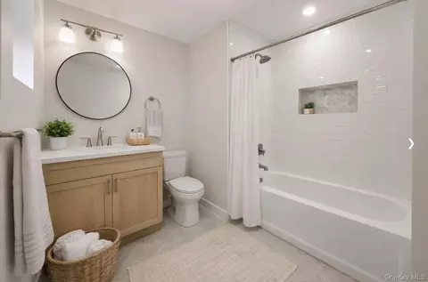 957 E 229th St, New York, NY 10466 photo 6