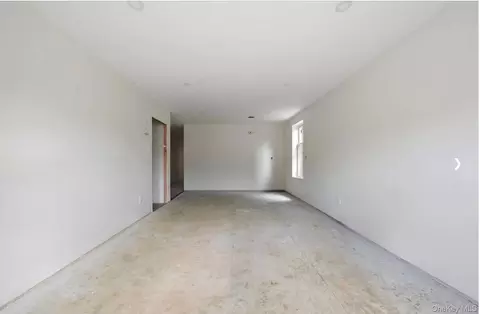 957 E 229th St, New York, NY 10466 photo 3